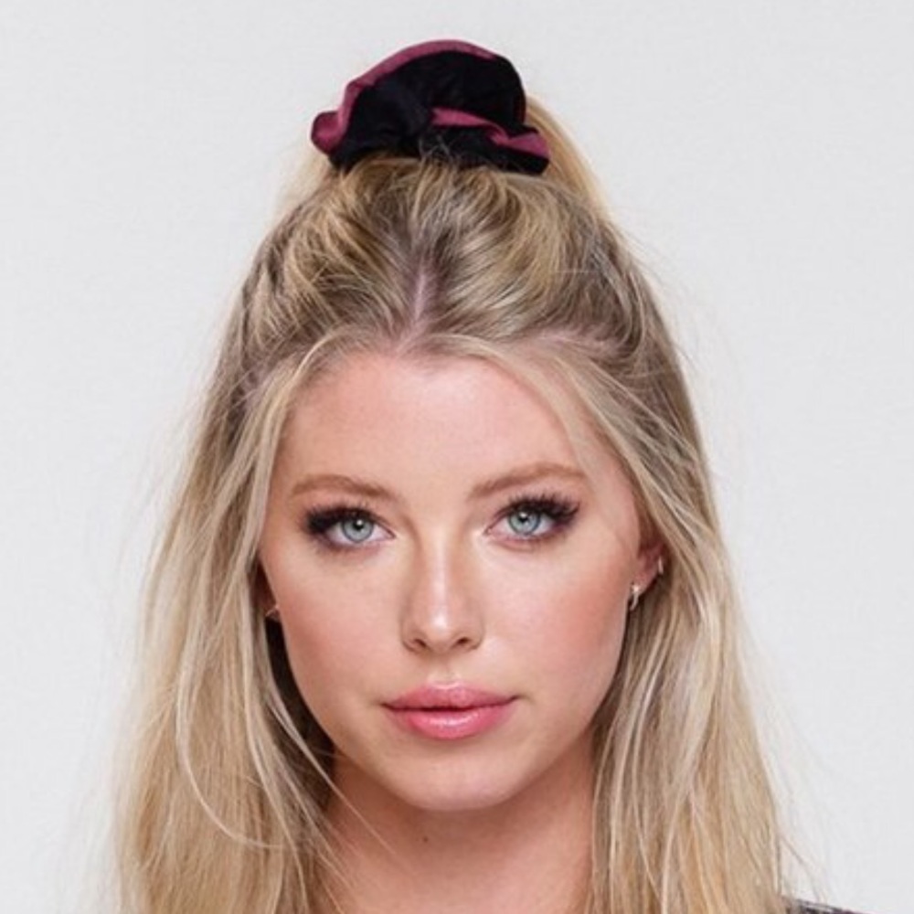 Cute corduroy scrunchies - Picture 3 of 7